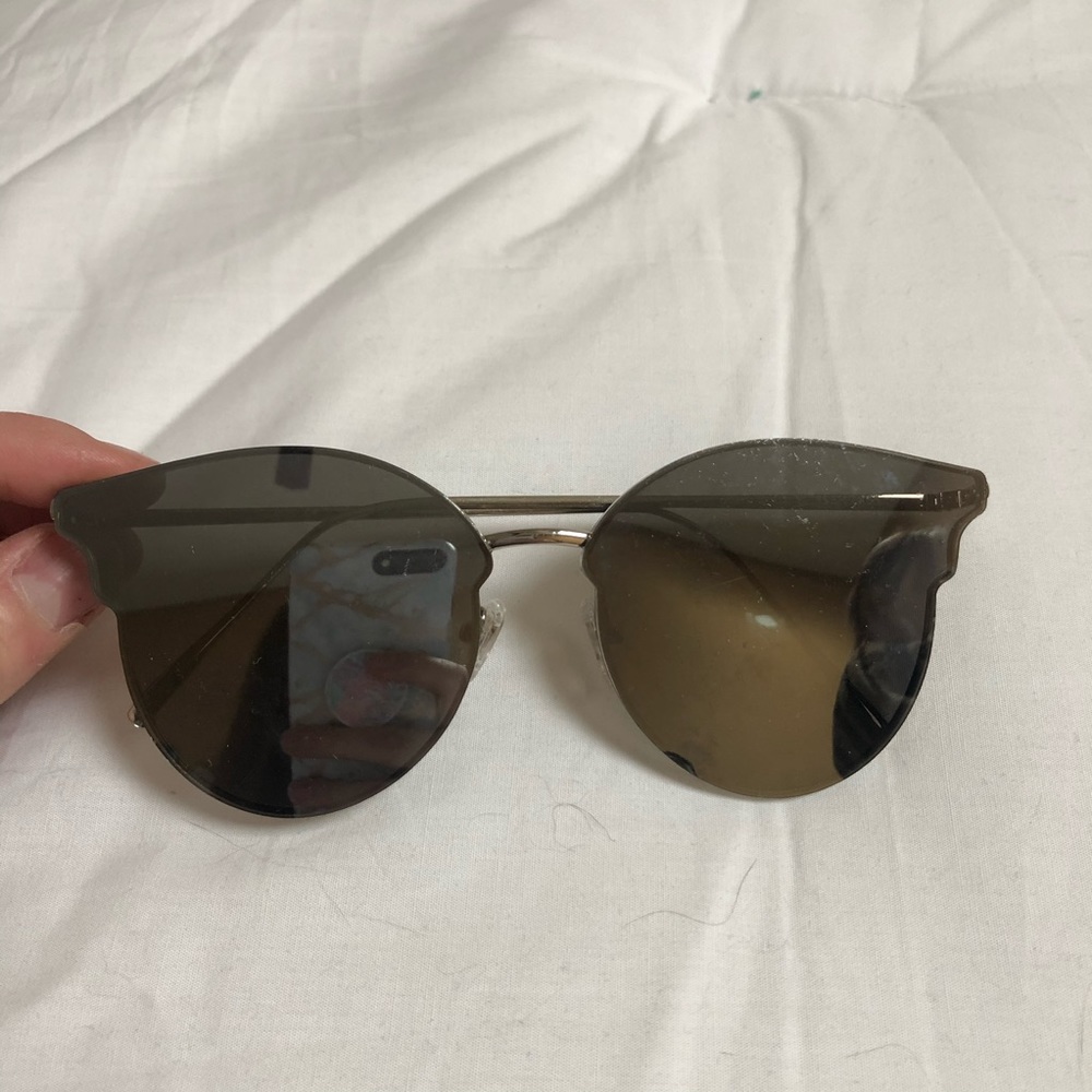 Reflective silver sunglasses
